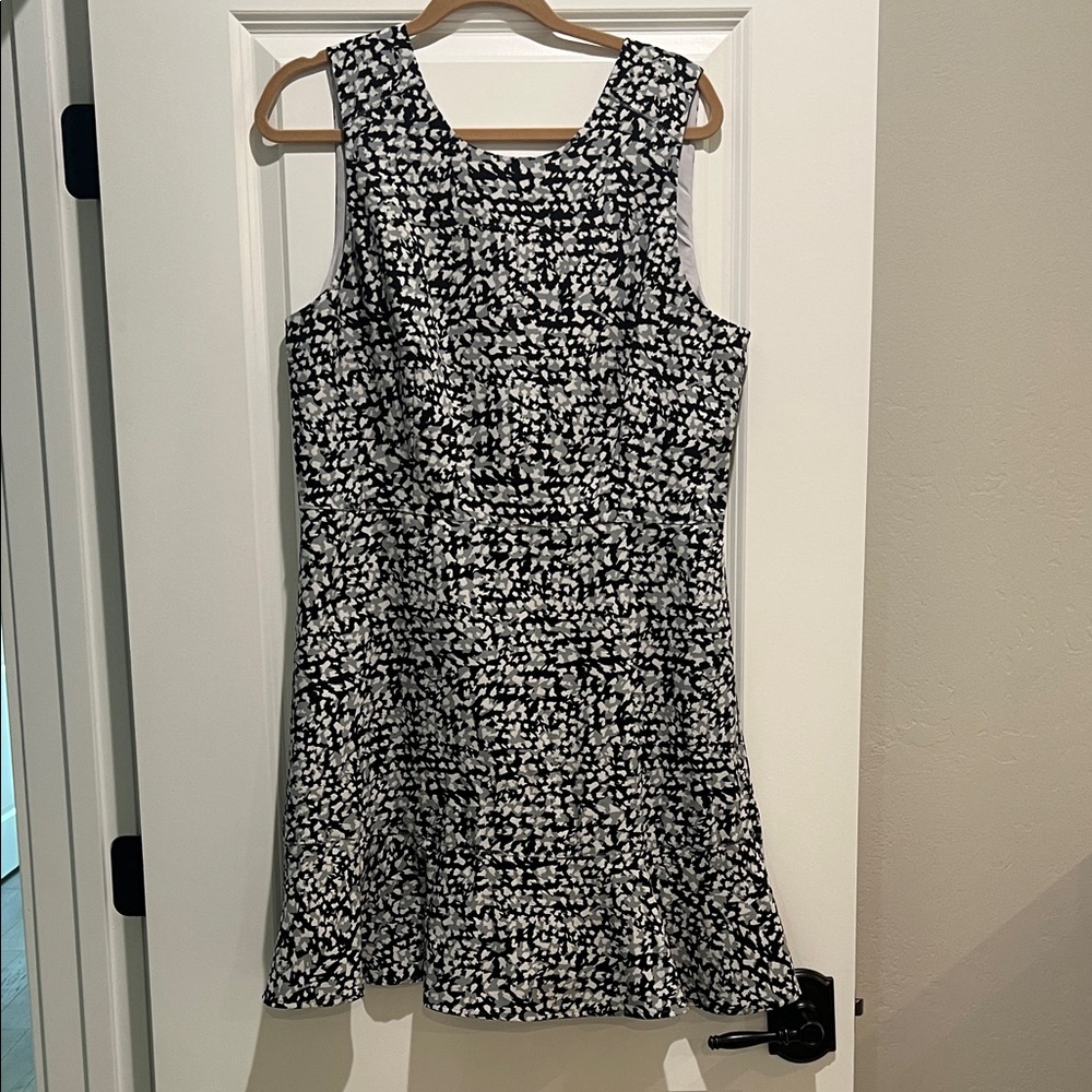 Banana Republic Elegant Black/White/Light Blue Sleeveless Dress